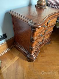 Due comodini identici (antichi)