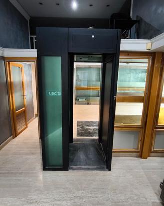 Porta di sicurezza a due entrate con metal detecto