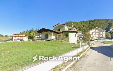 Villa di 450 m² con più di 5 locali e box auto a M