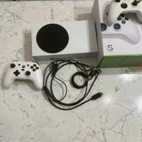 Xbox Series S + 2 controller