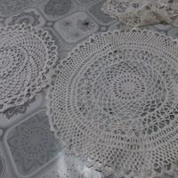 Centrini artigianali fatti all'uncinetto