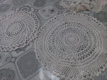 Centrini artigianali fatti all'uncinetto