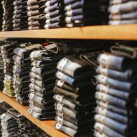 Acquistiamo stock abbigliamento