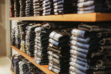 Acquistiamo stock abbigliamento