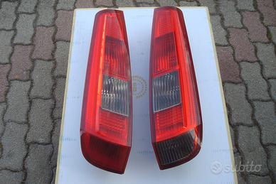 Coppia Fari Posteriori Ford Fiesta Quinta Serie MK