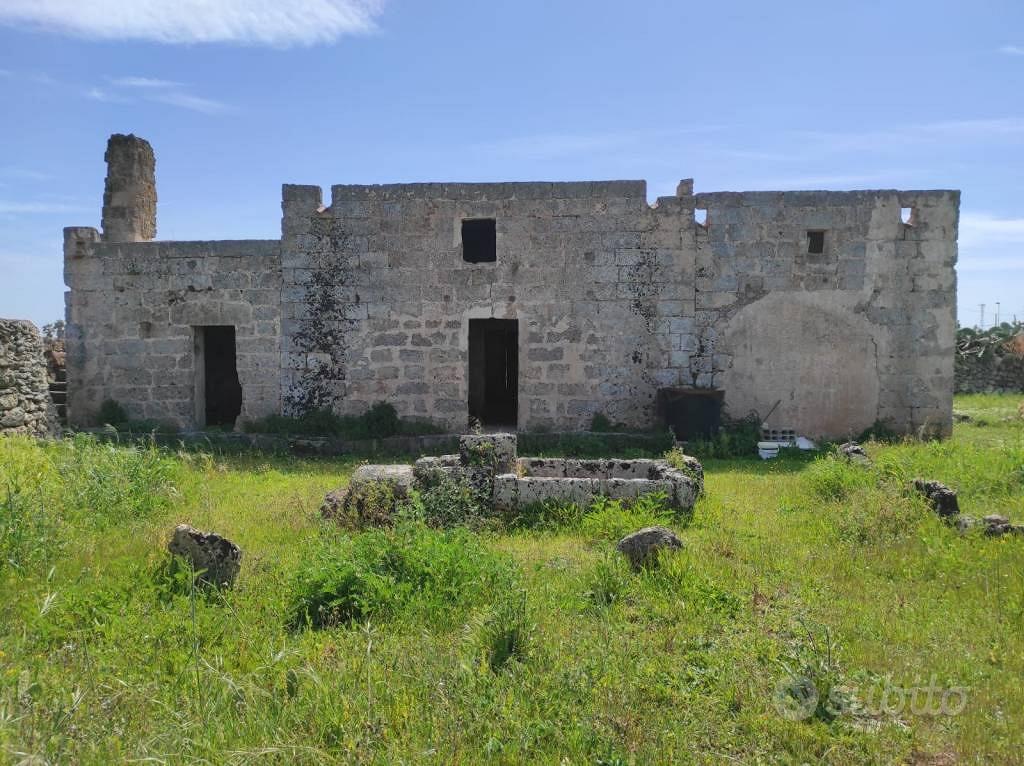 Rustico / Casale di 277 m² con più di 5 locali a R - Vista 5