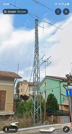 Traliccio ferro con antenna  radio amatori
