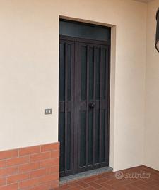 Porta d'ingresso alluminio e vetro.