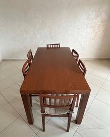 Tavolo in legno + sei sedie