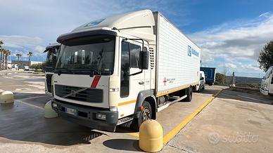 Volvo Trucks FL 6 furgone e sponda