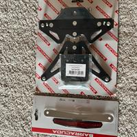 Porta targa e catadriotto universale Barracuda