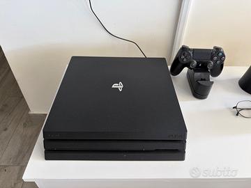Play Station 4 Pro 1Tb + joystick + giochi inclusi