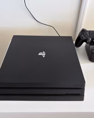 Play Station 4 Pro 1Tb + joystick + giochi inclusi