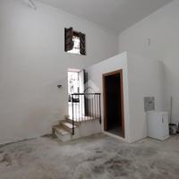 NEGOZIO A BALESTRATE