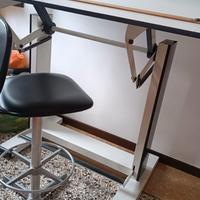 scrivania,paralellografo con  sedia 