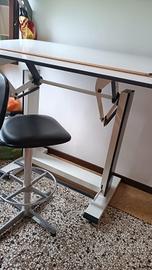 scrivania,paralellografo con  sedia 