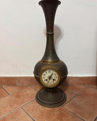 Orologio da tavolo antico design a vaso