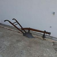 Aratro in legno