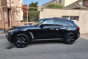 Infiniti FX 30d S