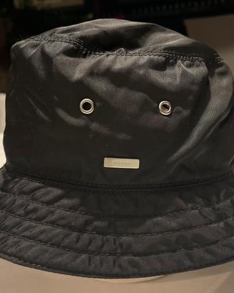 Cappello pescatore Prada