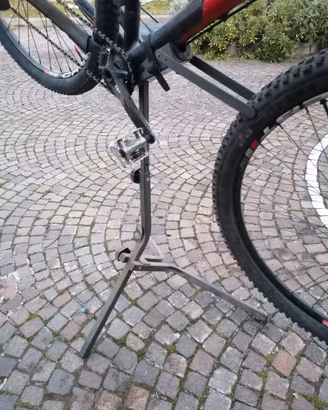 cavalletto manutenzione bici