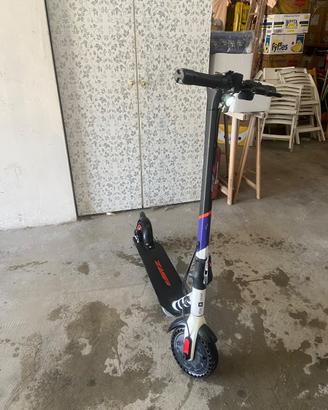 Monopattino elettrico  Aprilia +omaggi
