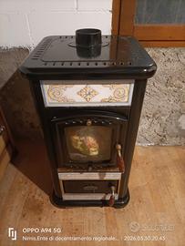 Stufa a legna Siderous in Ghisa e Maiolica 