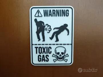 insegna pericolo scorreggia