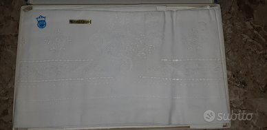 Lenzuolo matrimoniale puro lino, ricamato a mano