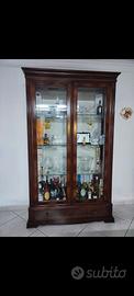 Vetrina classica in noce