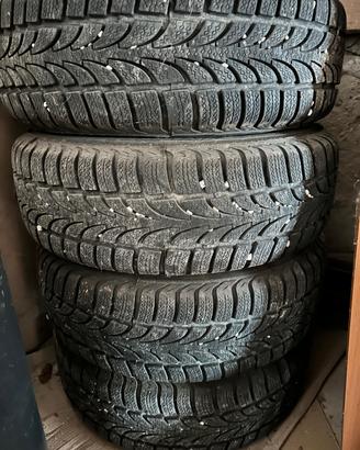 Gomme invernali usate con i cerchi 