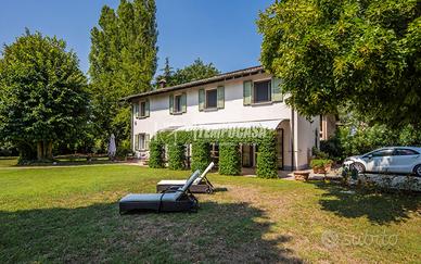 Villa Monofamiliare con Box doppio e ampio Giardin