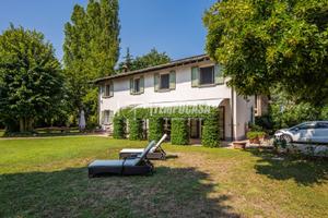 Villa Monofamiliare con Box doppio e ampio Giardin