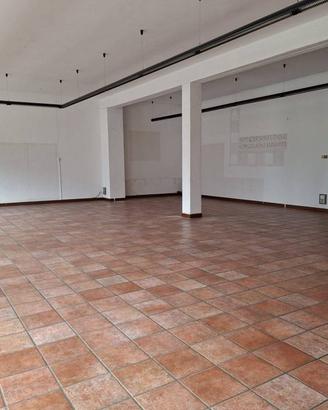 Immobile di 188 m² con 1 locale a Pescate