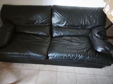 Divano in pelle tre posti