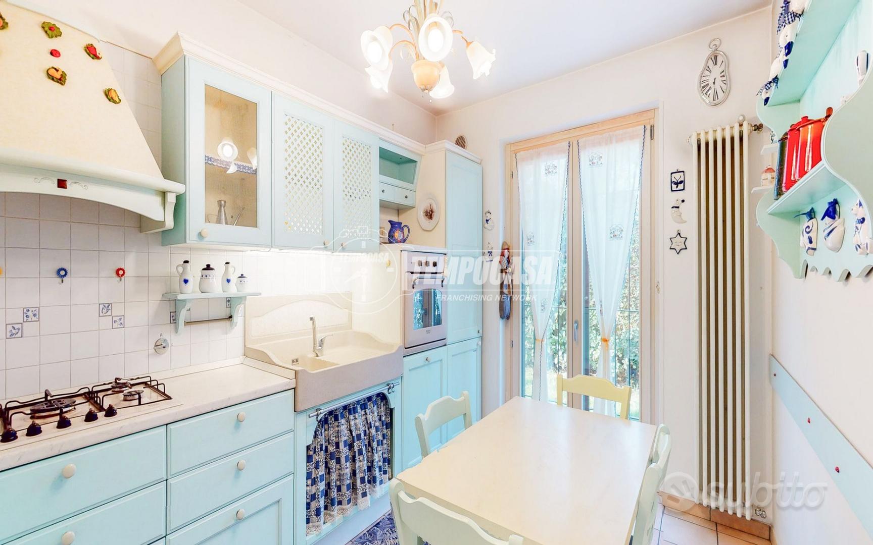 VILLA INDIPENDENTE, LIBERA SU TRE LATI, IN VIA PIA - Vista 6