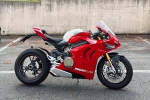Ducati Panigale V4 R — Akrapovic, molto Carbonio