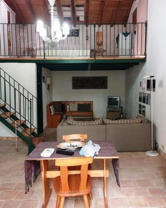 2v finemente arredato in piccolo stabile guardia