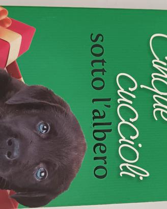 cinque cuccioli sotto l'albero