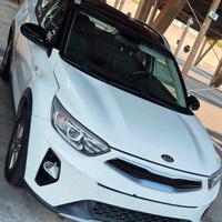 Kia Stonic 1.6 diesel anno 2020 con soli 94.000km