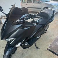 Scooter TMax modello DX