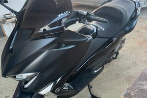 Scooter TMax modello DX