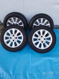 Pneumatici 185/60 R14 con cerchi
