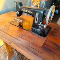 Macchina per cucire Nechi