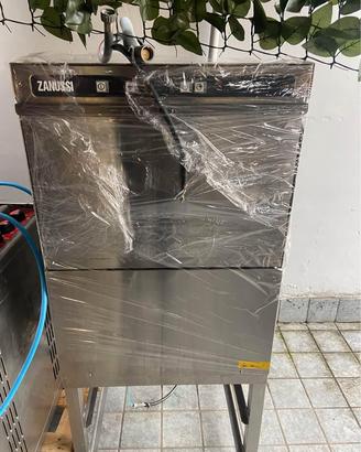 LAVASTOVIGLIE ZANUSSI CUCINA
