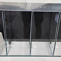 Bettiera a 4 posti con vano filtro e pompa