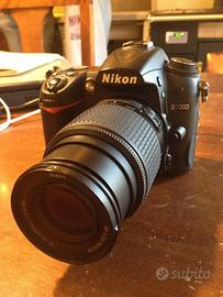 Nikon d7000 con obiettivo base + 50mm f1.8