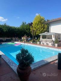 Villa di 1300 m² con più di 5 locali e box auto do
