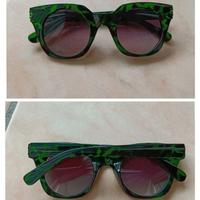 Occhiali da sole con una montatura verde fantasia