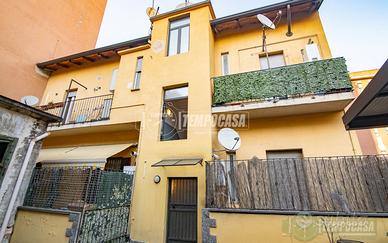 BILOCALE CON SPAZIO ESTERNO VICINO ALLA METRO!!